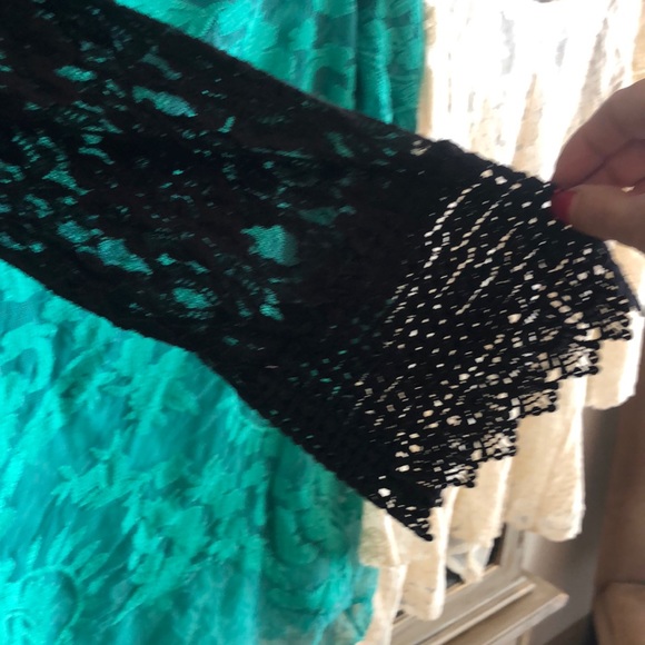 3 beautiful XL lace blouses- for the lace lover - Picture 5 of 7